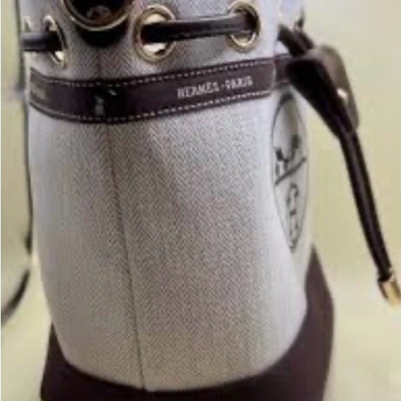 Hermes Brown and Cream Shoulder Bag with wristlet. - Picture 4 of 6